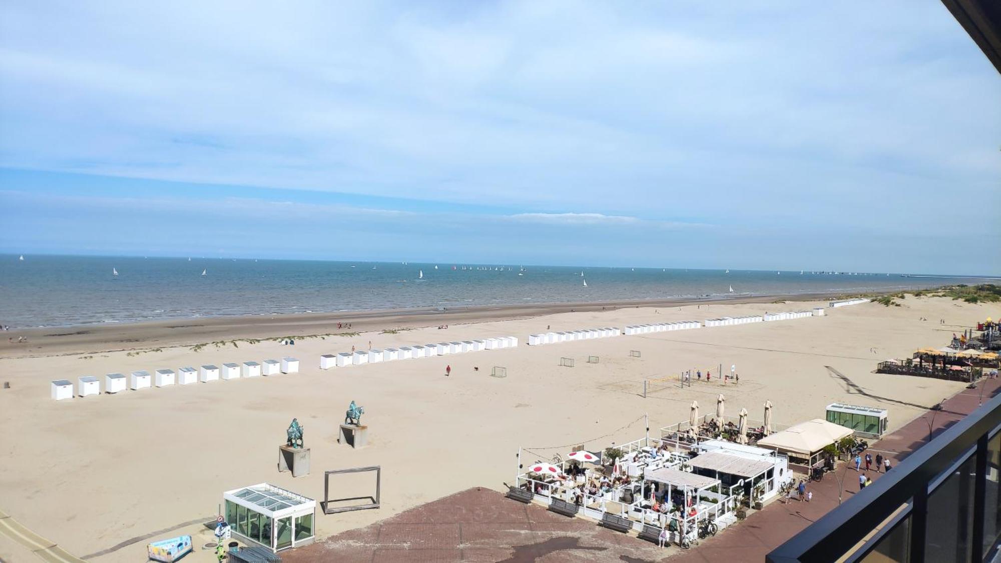 Zeezicht Vanop Het 6 De Verdiep Oostduinkerke Esterno foto